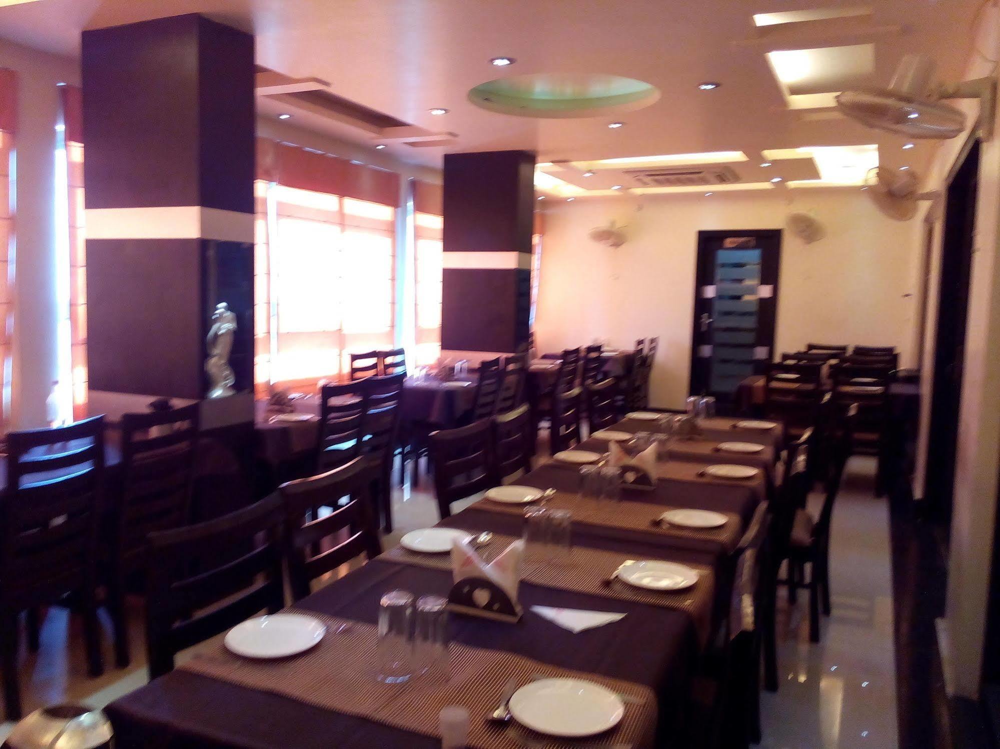 Divine Destination Hotel Varanasi Luaran gambar