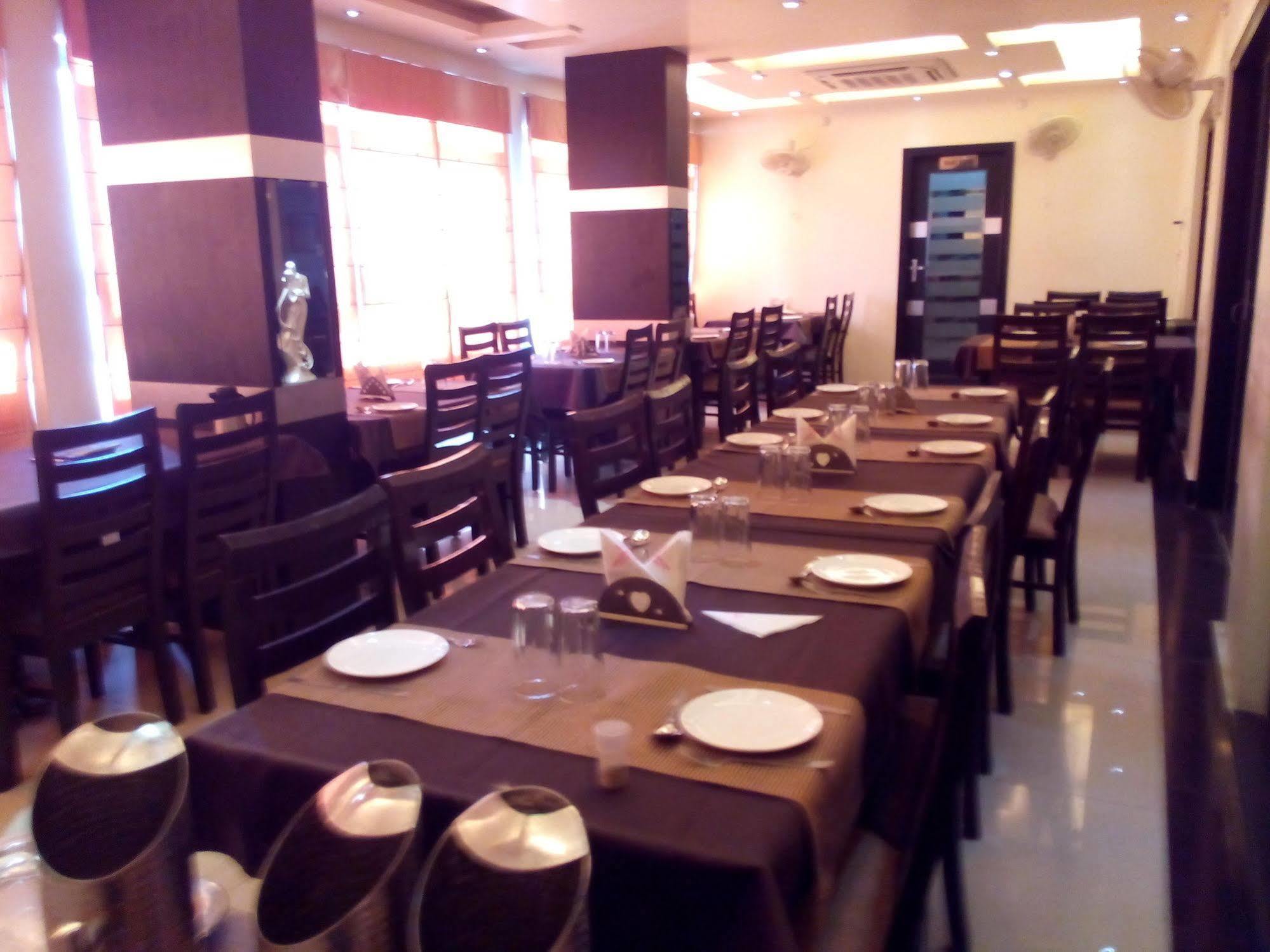 Divine Destination Hotel Varanasi Luaran gambar