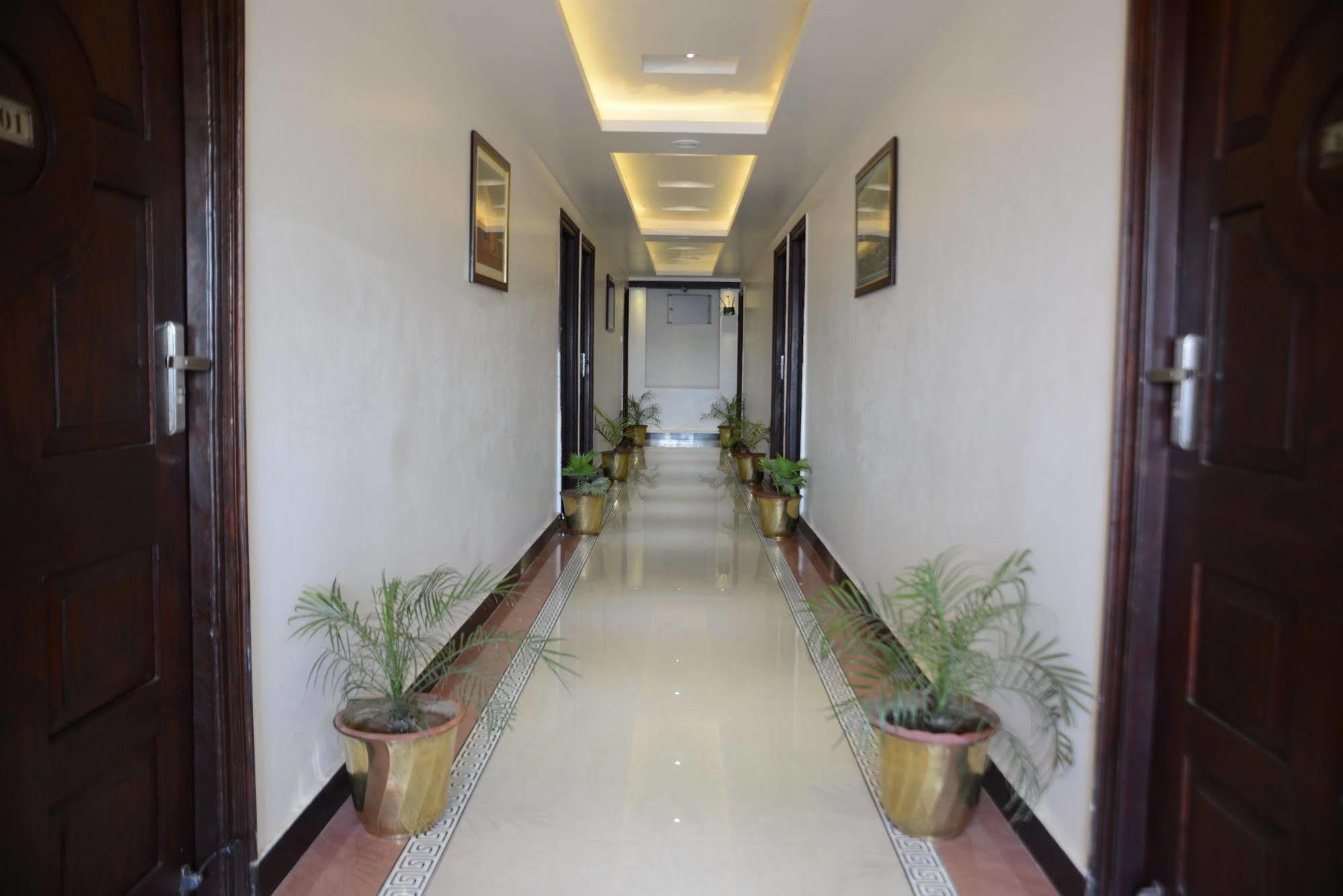 Divine Destination Hotel Varanasi Luaran gambar