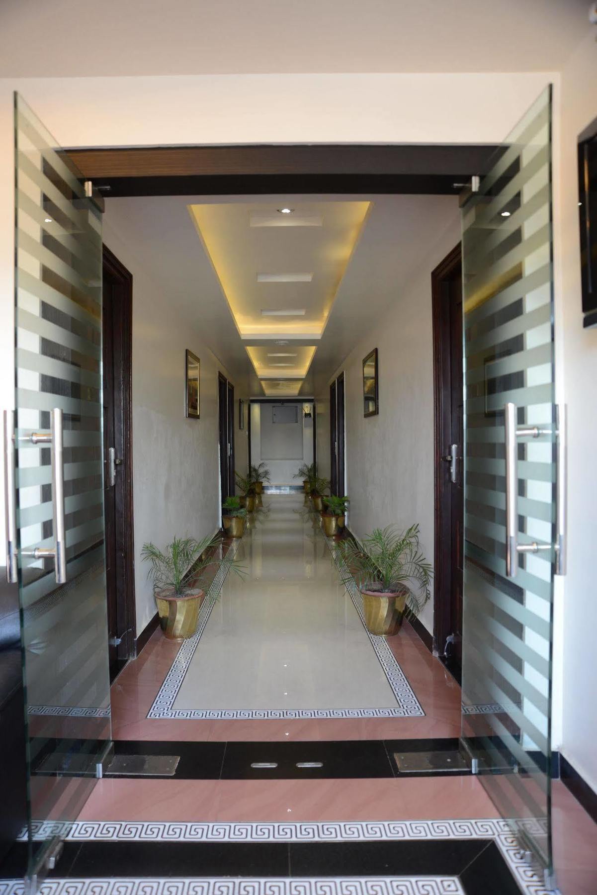 Divine Destination Hotel Varanasi Luaran gambar